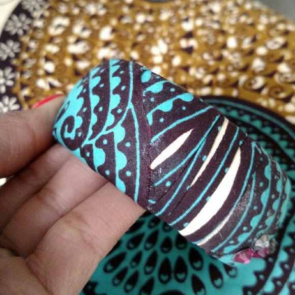 Studs Bangle - Picture 4 of 4