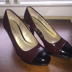 Garnet and black Bandolino pumps