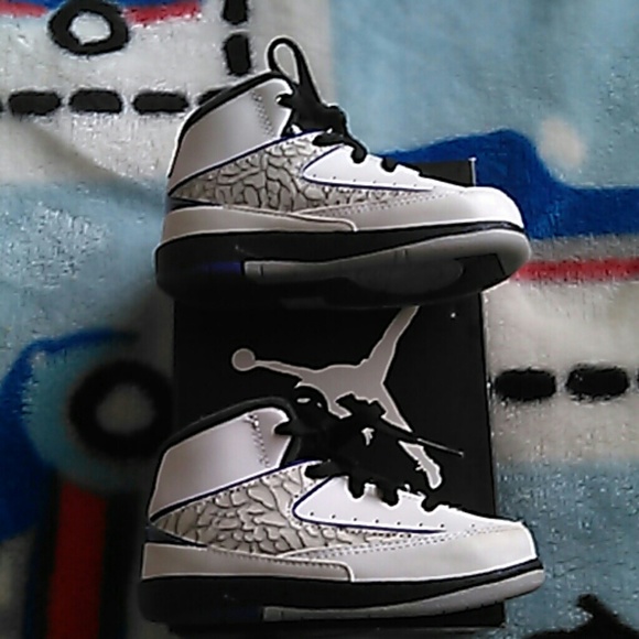 Jordan Retro 2 7C - Picture 2 of 4