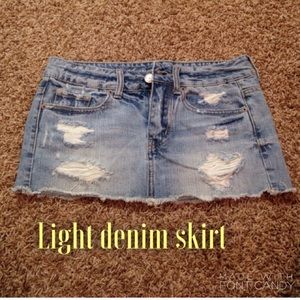 Light denim mini skirt!