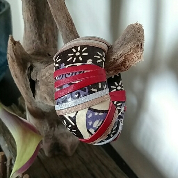 Leather bangle - Picture 2 of 3