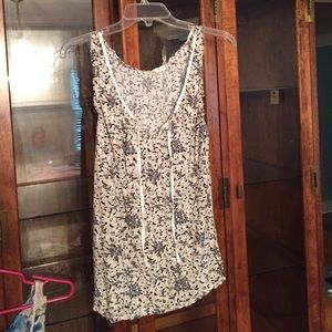 Old Navy Size L Tanks