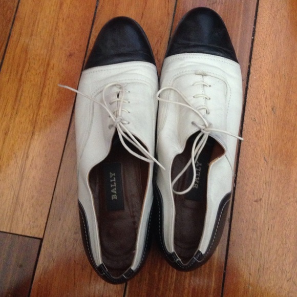 Bally Oxford