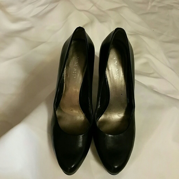 Nine West Black Leather Pumps