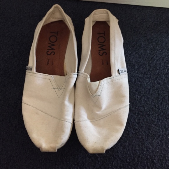 White TOMS