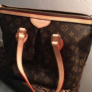 Barely worn Louis Vuitton handbag
