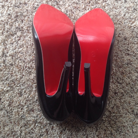 Red bottom heels - Picture 2 of 3