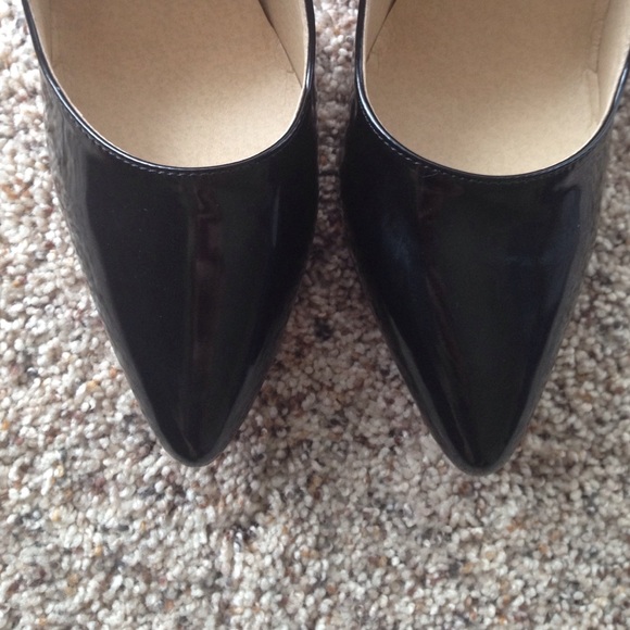 Red bottom heels - Picture 3 of 3