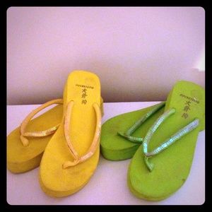 Rocket Dog Shoes - Neon yellow and green platform flip flops Rocket Dog Shoes - Neon yellow and green platform flip flops