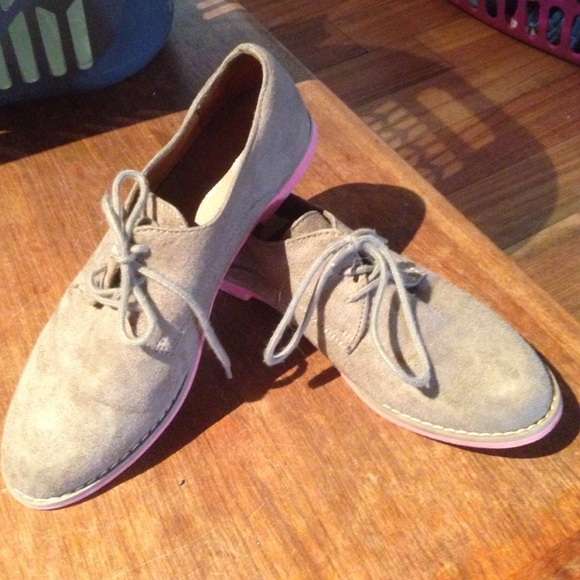 Lace up Oxford shoes