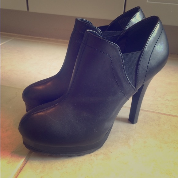 Black Jennifer Lopez heels