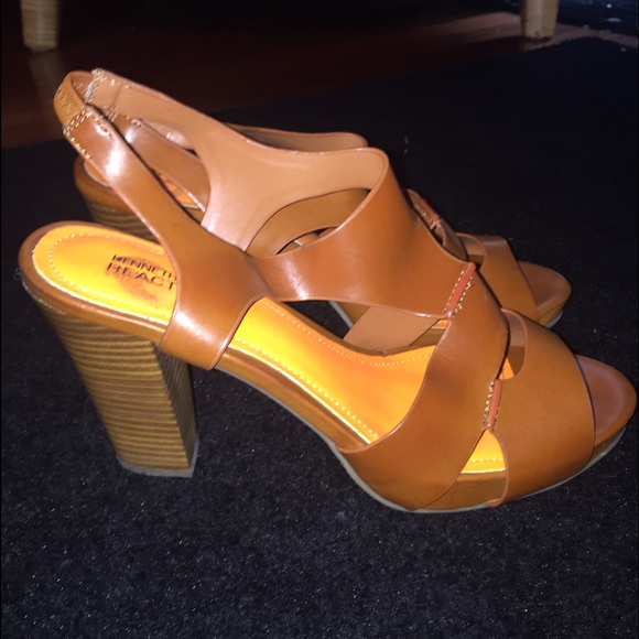 Kenneth Cole Reaction brown sandal heels