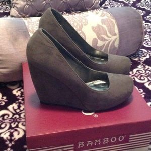 Gray swede like wedge