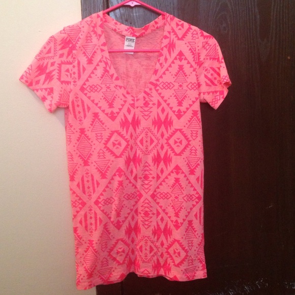 Short sleeve V-neck shirt from PINK