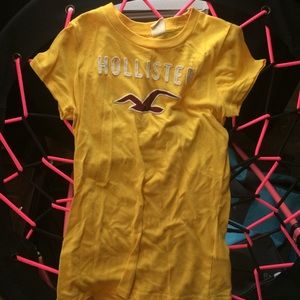 Hollister graphic tee