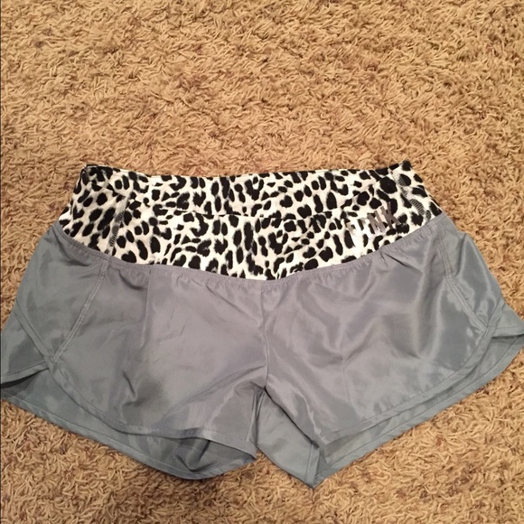 NWT VS PINK running/workout short