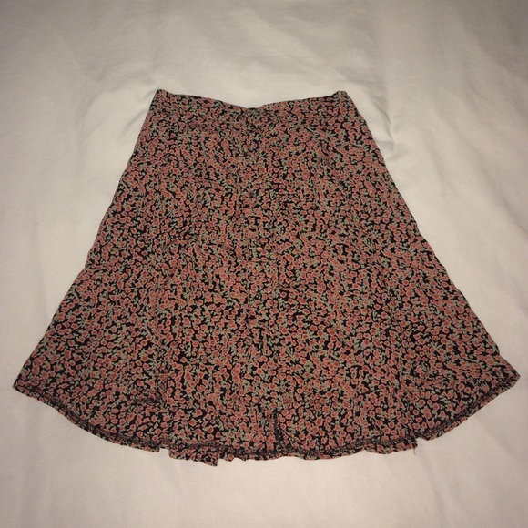 Brandy Melville foral skirt🌹