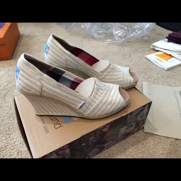 TOMS wedges: linen pinstripe