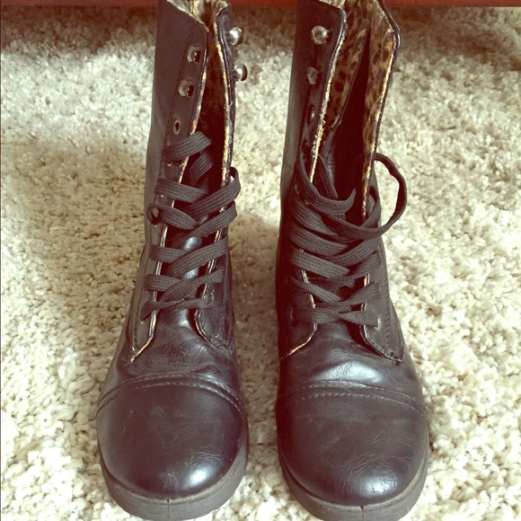 Women's black combat boots!