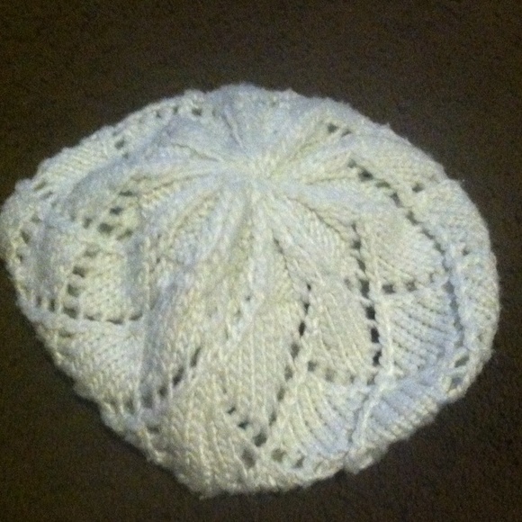 White knitted bonnet, NWOT
