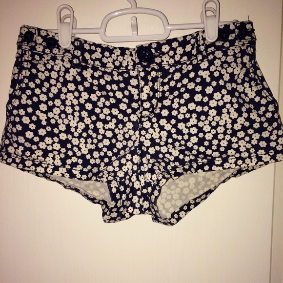American eagle floral shorts