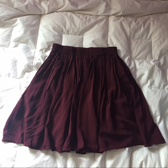 Brandy Melville maroon skirt, one size!