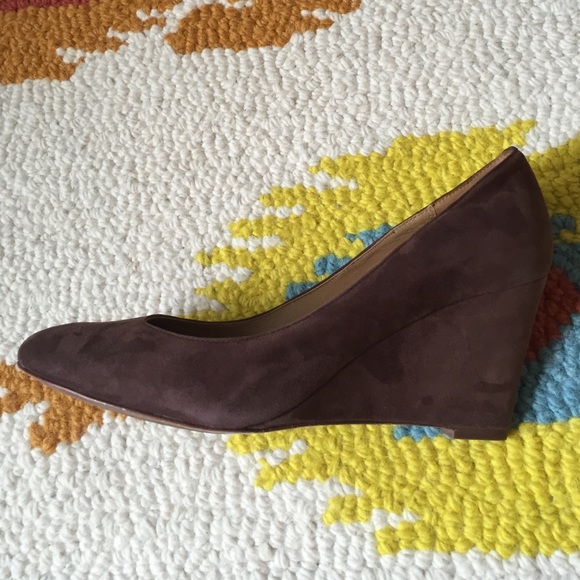 Elie Tahari Suede Wedge Shoes - Picture 2 of 3