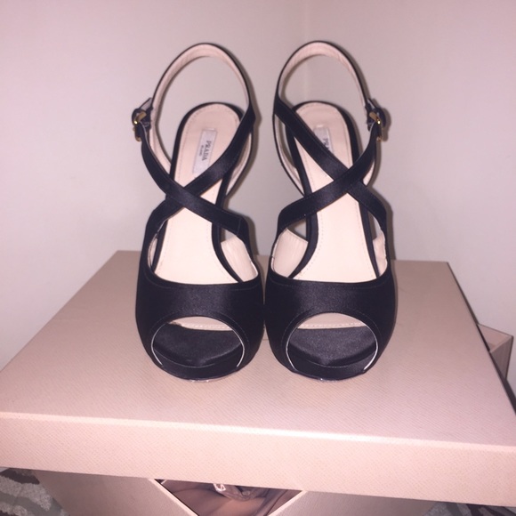 SOLD❗️Prada Donna Satin Pumps - Picture 2 of 4