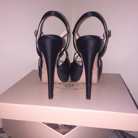 SOLD❗️Prada Donna Satin Pumps - Picture 3 of 4
