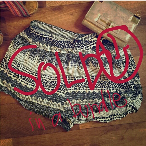 RESERVED. Zipper at the back shorts