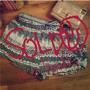 RESERVED. Zipper at the back shorts