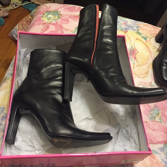 Heel boots, very vintage, need gone