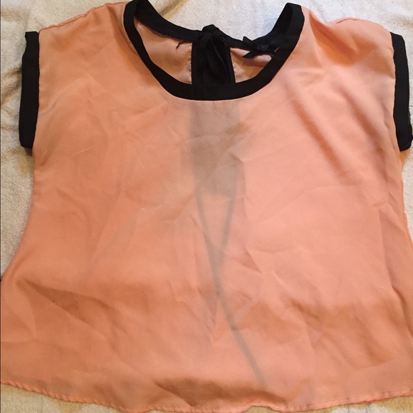 Adorable Top! - Picture 2 of 4