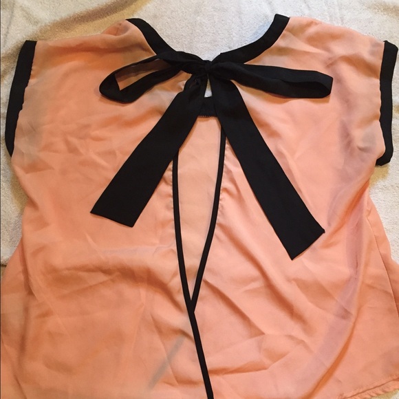 Adorable Top! - Picture 3 of 4