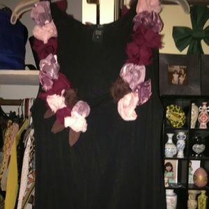 Very cute top!! $5/less items are BOGO!!!