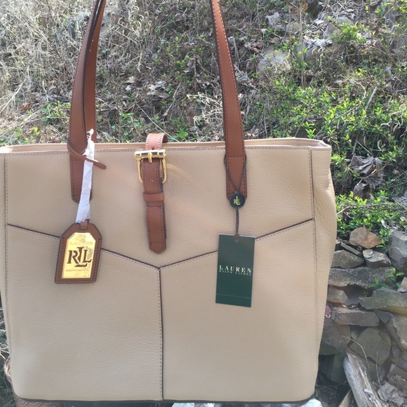 Ralph Lauren hand bag beautiful!!!