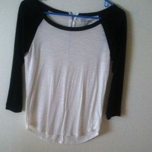 Quarter sleeve shirt