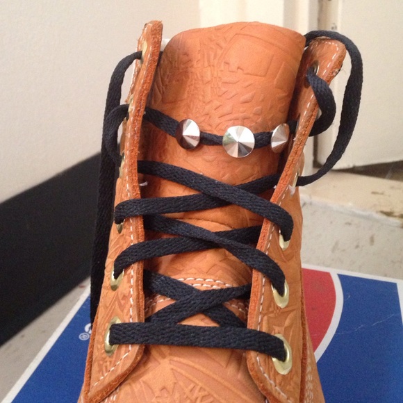 Timberlands - Picture 2 of 4