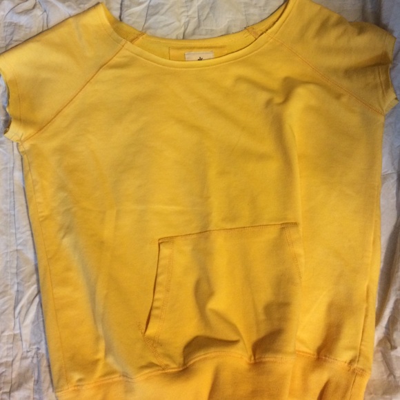 💛 Closet Sale-💛 crop top by papaya