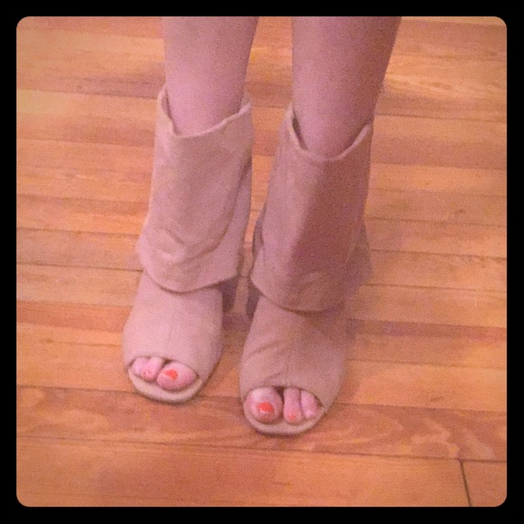 Blowfish Shoes - Blowfish Nude Canvas Summer Booties!