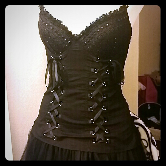 Blk lace up tank