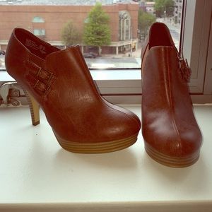 Brown shooties. Cute double buckle detail. New!!