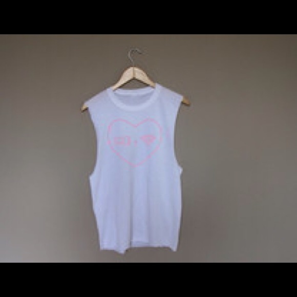 Me plus wifi muscle tank - Picture 2 of 2