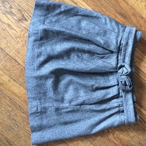 Grey tweed mini skirt, lined. Size 4.