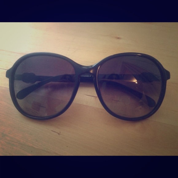 CHANEL Sunglasses main image 4