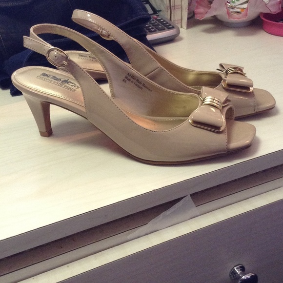 Coach ant four beige tan heels