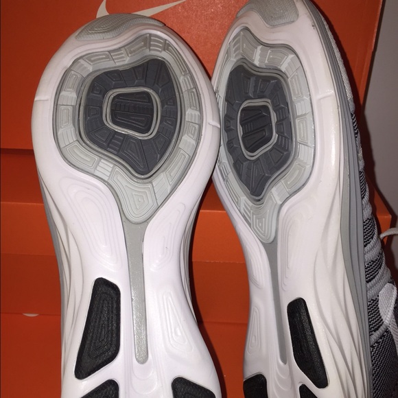 ❌❌SOLD❌Women's Nike Flyknit - Picture 3 of 3