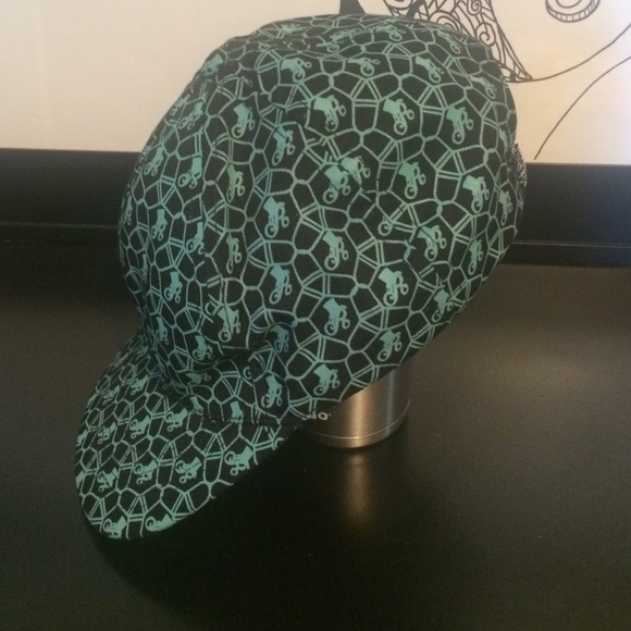 snap back hat