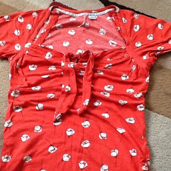 RicRac size medium rose pattern top.