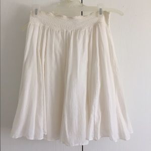 Banana Republic "Pacy Pull On Skirt" - White
